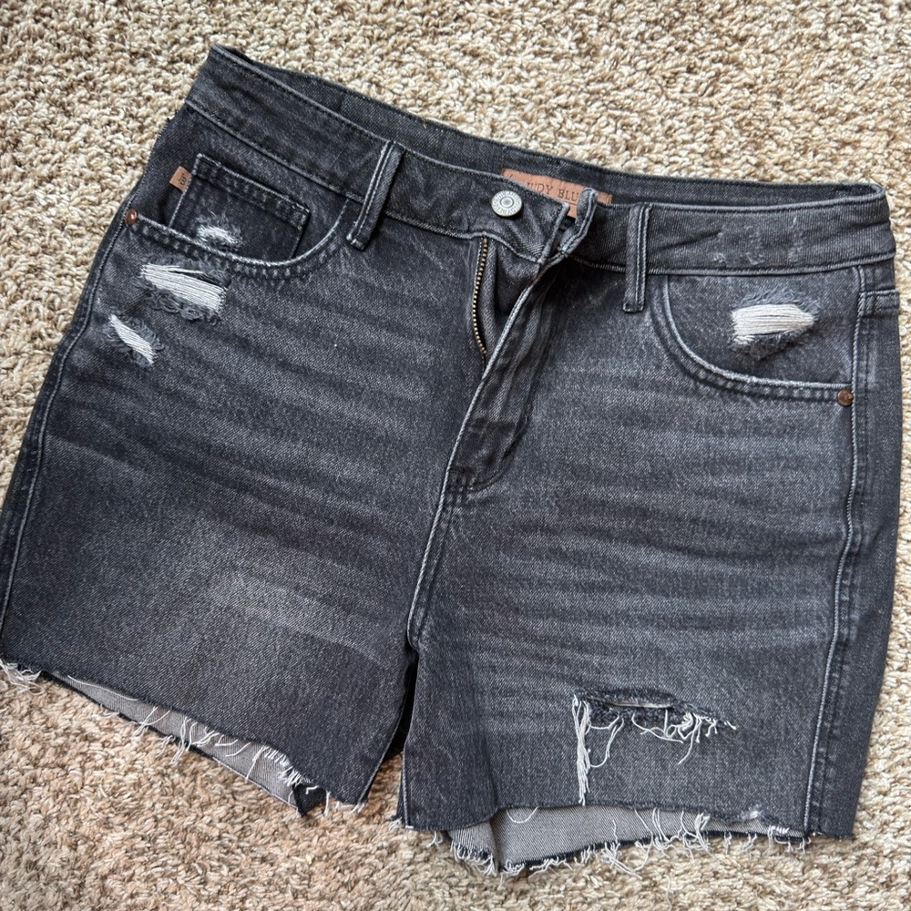Judy Blue shorts - size large EUC